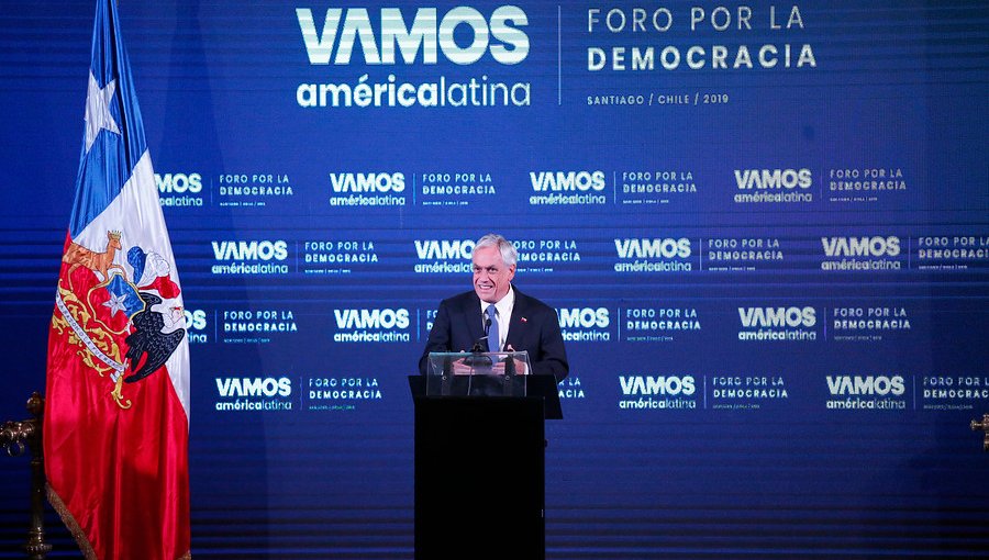 Foro por la democracia: Piñera llamó "contrarrestar" las ideas del socialismo del siglo XXI