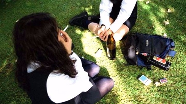 Escolares chilenos lideran consumo de tabaco, marihuana y cocaína en América