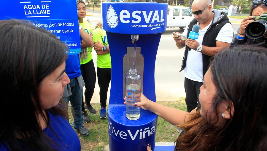 Inauguran inéditos puntos de hidratación para personas y mascotas en Viña del Mar