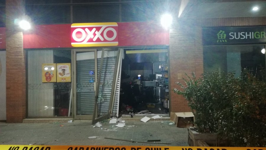 Roban tiendas de cadena Oxxo en Providencia con violentos "alunizajes"