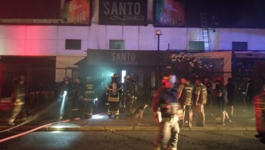 Desconocidos habrían lanzado bomba molotov a discoteque que se incendió en Puente Alto