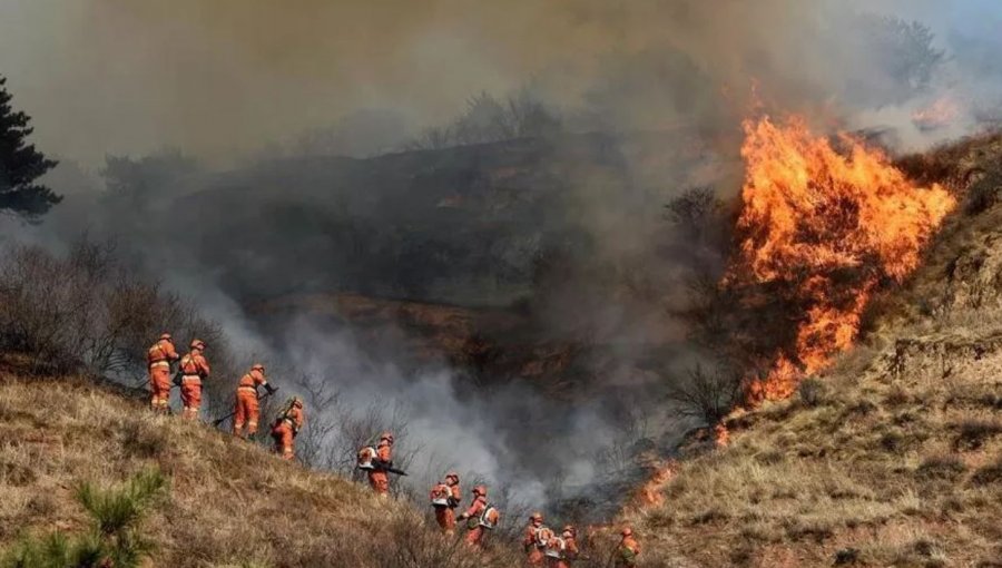 Unos 30 bomberos fueron encontrados muertos durante incendio forestal en China