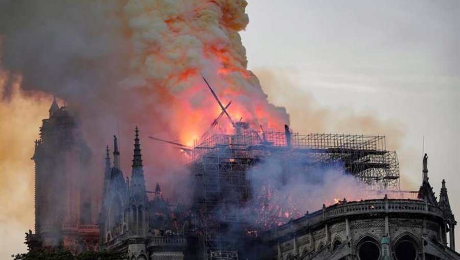 Fiscalía de París indaga incendio de Catedral de Notre Dame como “accidental”