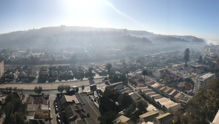Humo de incendio forestal entre Viña y Quilpué se concentra en el plan de la Ciudad Jardín