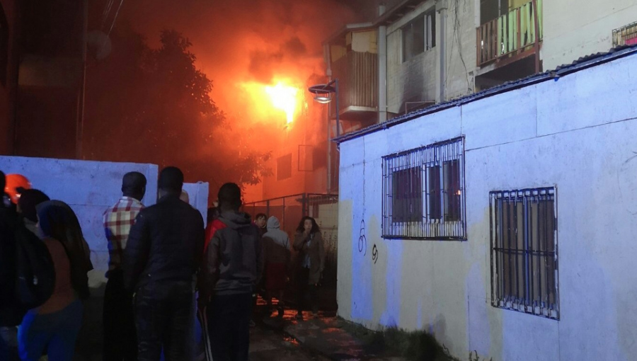 Tras incendio en seis departamentos, Bomberos de San Felipe clama por carro con escalera mecánica