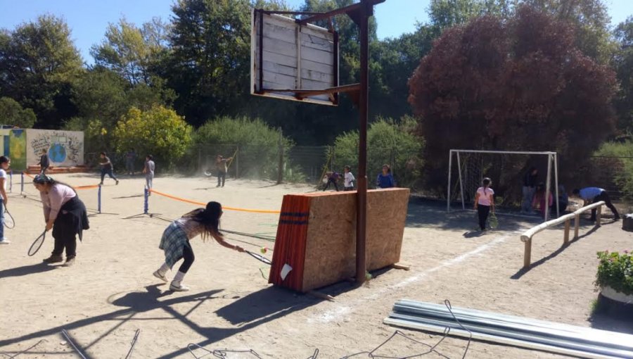 Horacio de la Peña impartió clases de tenis a alumnos de cuatro escuelas rurales de Quilpué