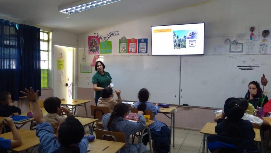Conaf Valparaíso realizó charlas a niños sobre el cuidado del entorno en el Día de la Tierra