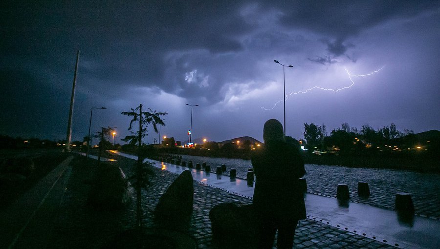 Meteorología emite aviso de tormentas eléctricas entre las regiones de Coquimbo y O'Higgins