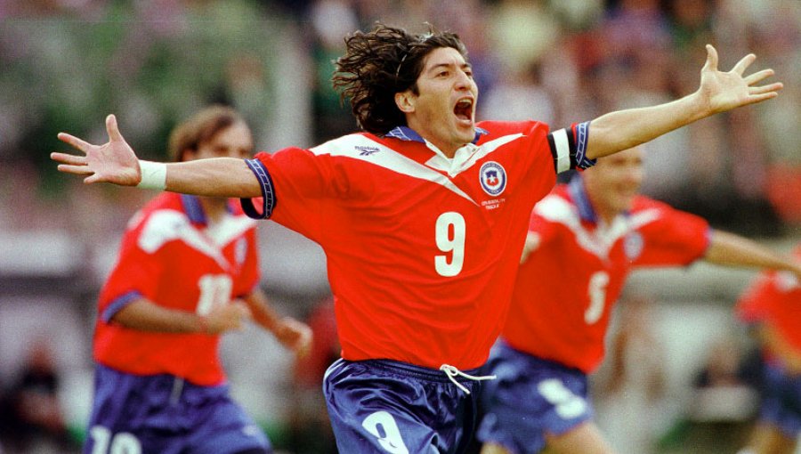 Polémica encuesta ubica a Iván Zamorano como mejor futbolista chileno de la historia