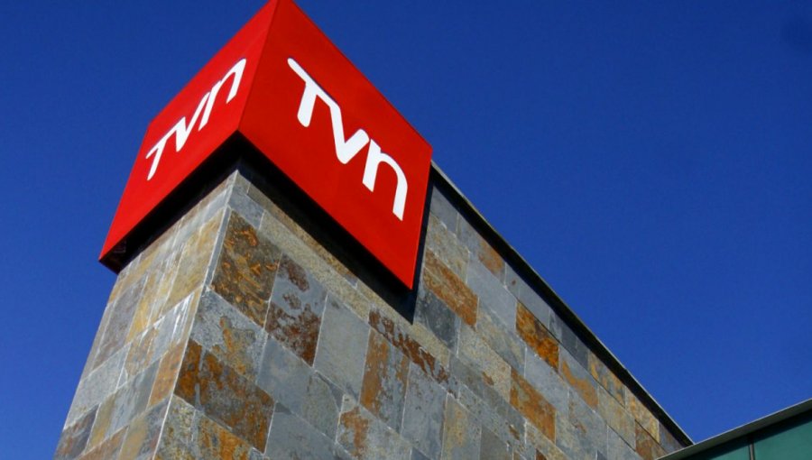 Parlamentarios que investigaron a TVN determinaron que directivos omitieron información de contratos