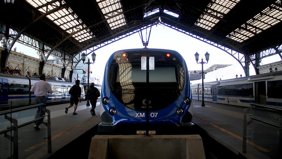Pese a promesa del Gobierno de licitarlo el 2019, proyecto de tren rápido Santiago-Valparaíso se postergó para 2020