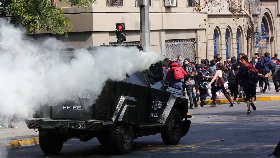 Con serios incidentes culminó marcha que convocó a 7 mil estudiantes en Santiago