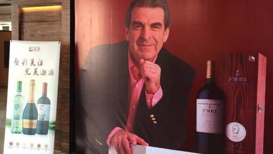 Eduardo Frei causa polémica por promocionar su vino en gira por China