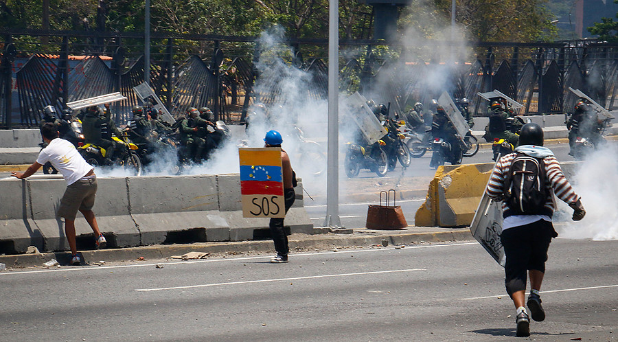 Michelle Bachelet llama a "renunciar al uso de la violencia" en Venezuela