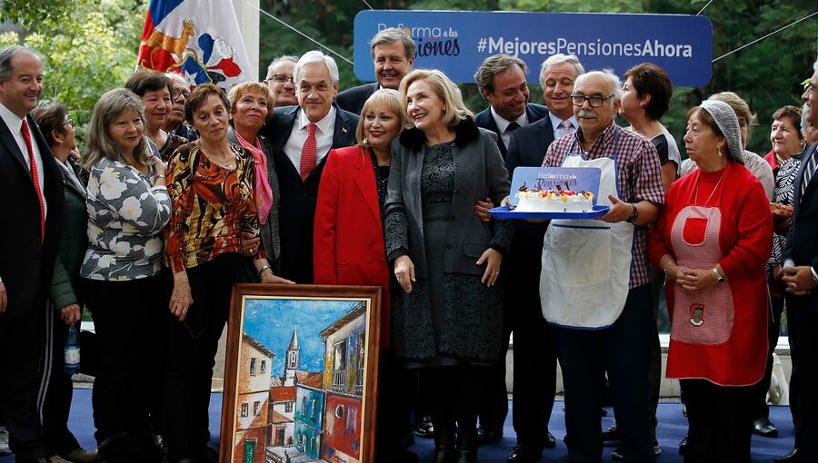 Presidente Piñera pide a parlamentarios aprobar idea de legislar reforma a las pensiones