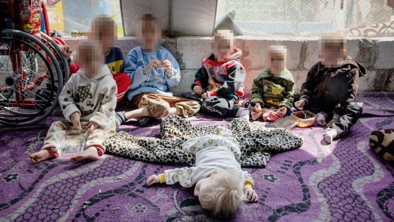 Rescataron a los 7 niños sueco-chilenos que se encontraban atrapados en campamento sirio