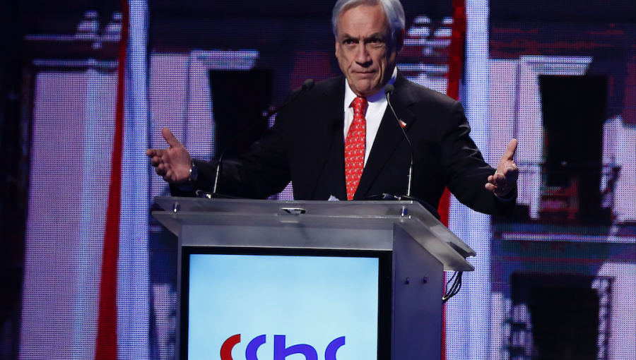 Presidente Piñera destaca "solidez de la economía" en encuentro con la Cámara de la Construcción