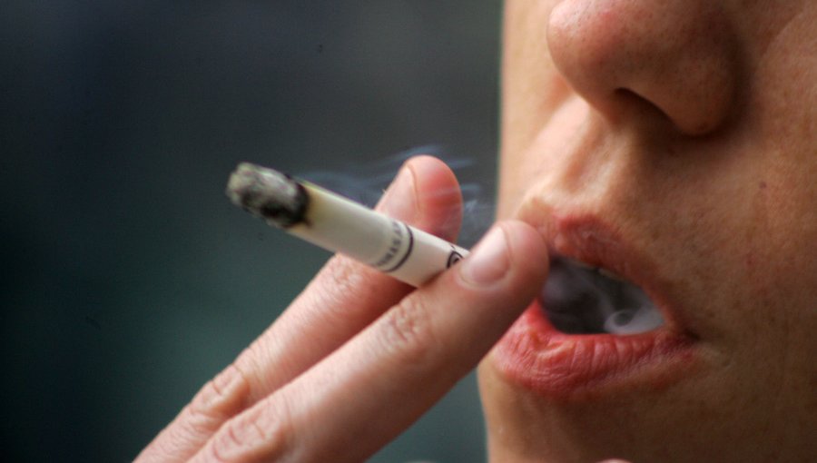 Senador Girardi propuso dar urgencia a proyectos que regulan el alcohol y tabaco