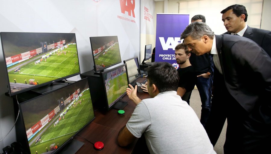 El VAR inicia su proceso de implementación en el fútbol chileno