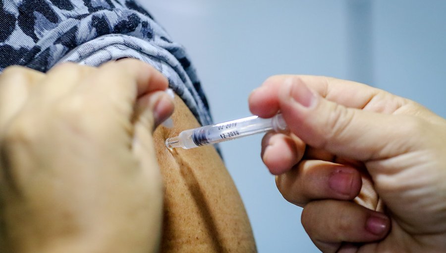 Dos adultos fallecieron en Punta Arenas por influenza: no se habían vacunado