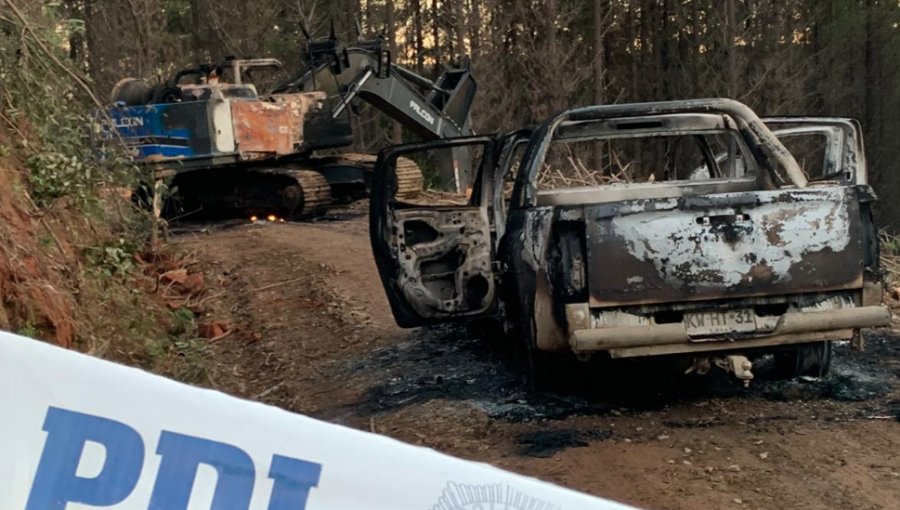 La Araucanía: Desconocidos quemaron contenedores y camionetas en fundo de Loncoche