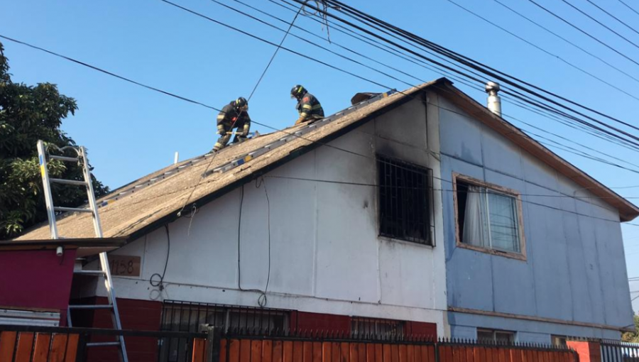 Cinco damnificados dejó incendio que afectó a una vivienda en Quillota