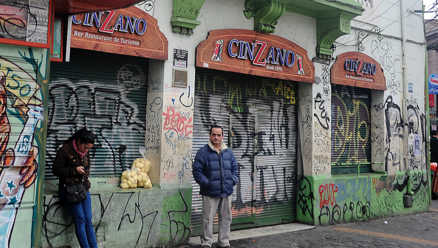 Tradicional bar Cinzano de Valparaíso fue cerrado por 30 días debido a problemas con patente