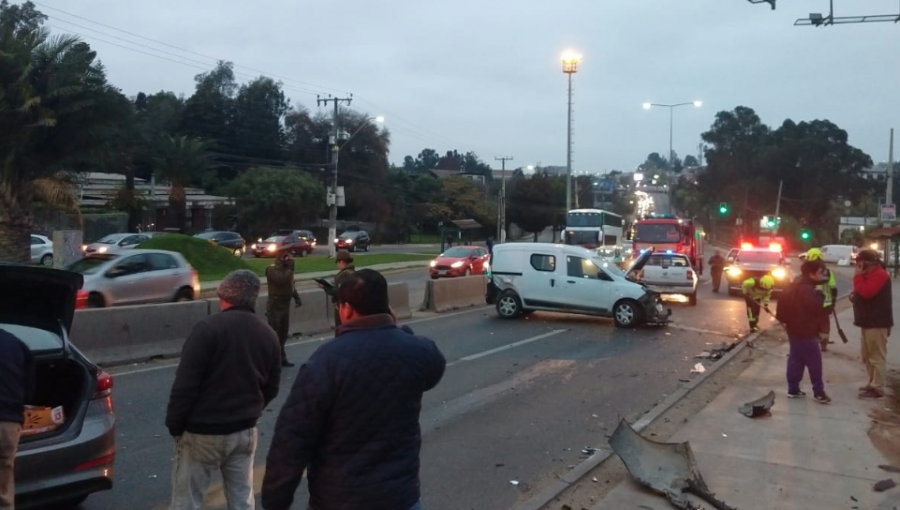 Colisión múltiple en camino Troncal Urbano de Quilpué dejó un lesionado y alta congestión
