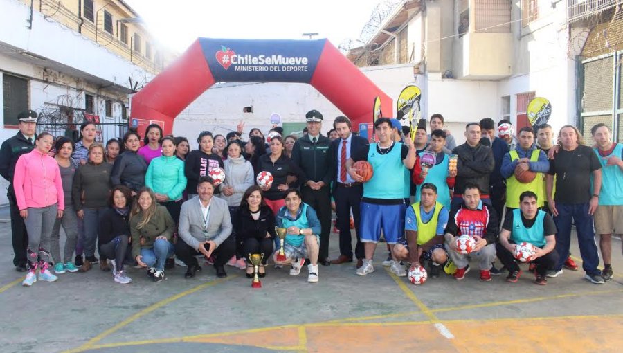 Privados de libertad de la región de Valparaíso recibieron implementos deportivos para combatir el sedentarismo