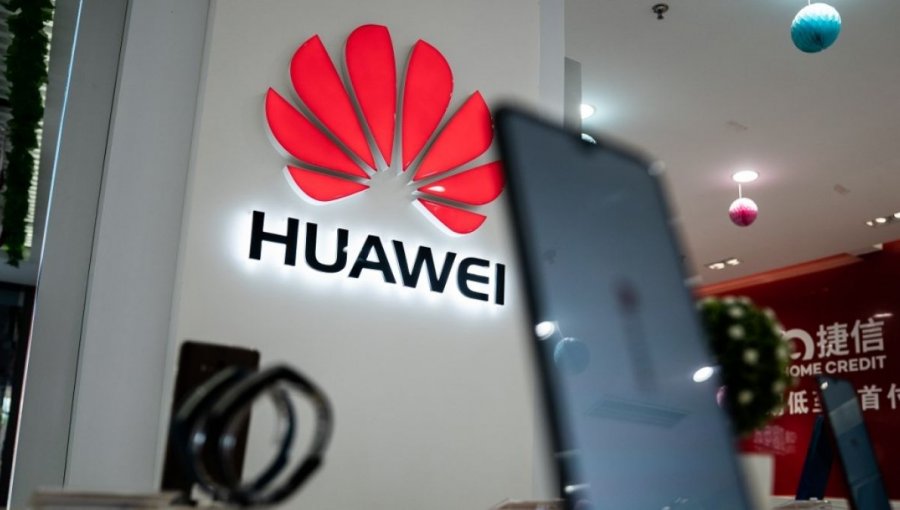 Diputados de la UDI recurrirán al Sernac por usuarios de Huawei en Chile