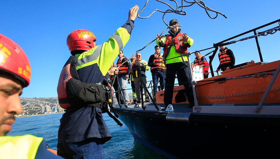 Cuerpo de Voluntarios del Bote Salvavidas de Valparaíso recibió moderna embarcación