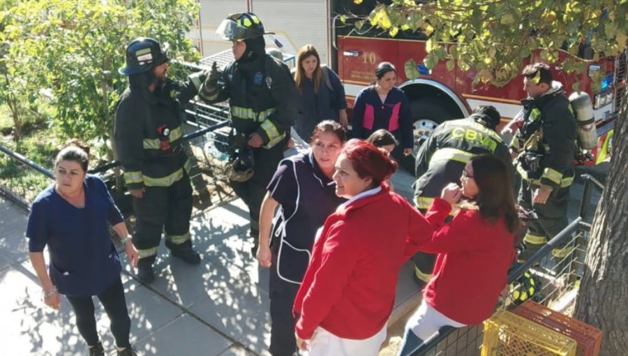 19 menores y un adulto resultaron intoxicados tras fuga de gas en colegio de Valparaíso