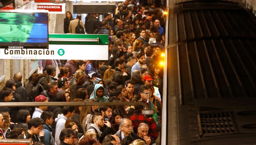 Metro de Santiago suspende temporalmente servicio en Línea 1 por persona en la vía