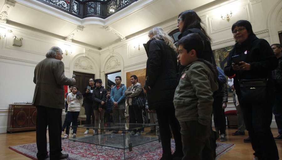 Cientos de pasajeros participaron del Día del Patrimonio en Metro de Santiago