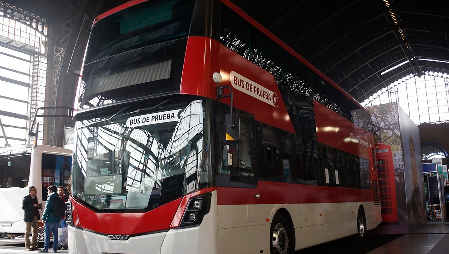 Más de 200 buses eléctricos se sumarán al transporte público de Santiago
