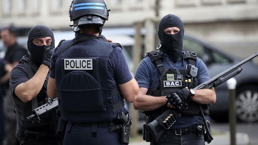 Francia desmantela un grupo neonazi que planeaba atacar lugares de culto judíos y musulmanes