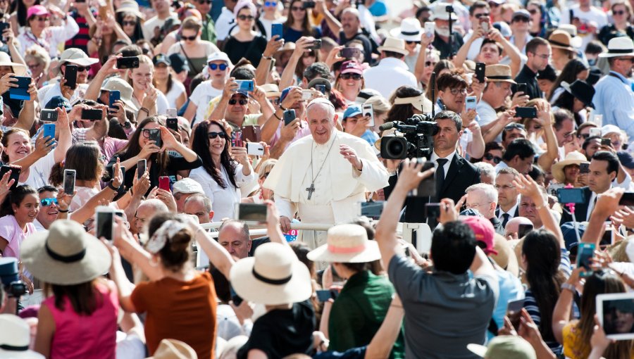 Papa Francisco denuncia "ensañamiento social" contra los pobres