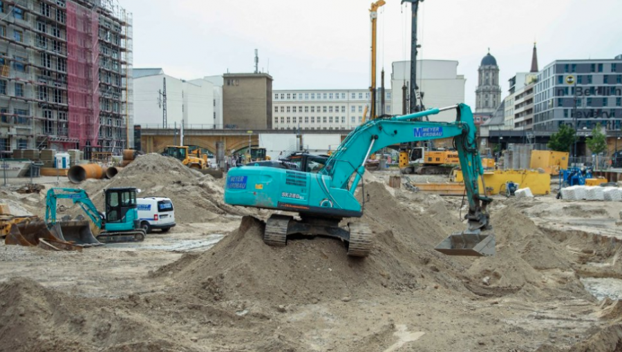 Durante obras, descubren bomba de la Segunda Guerra Mundial en céntrica plaza de Berlín