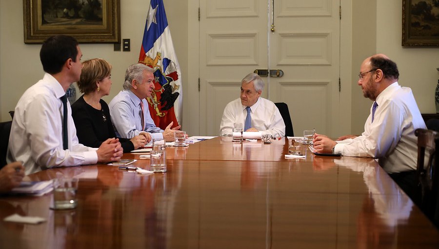 Presidente Piñera presentó plan para "mantener a Chile en marcha", pese a "tiempos difíciles"