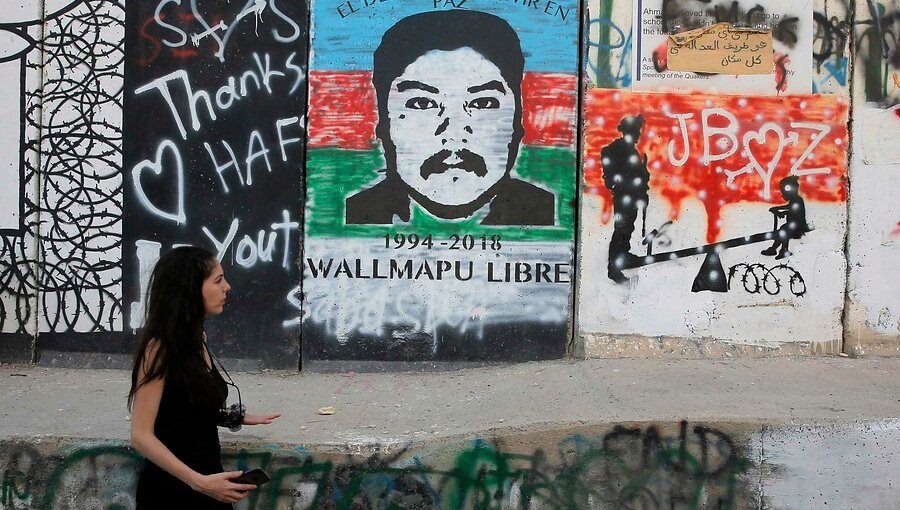 Comitiva presidencial se encontró con grafiti de Camilo Catrillanca en muro que separa a Israel con Palestina