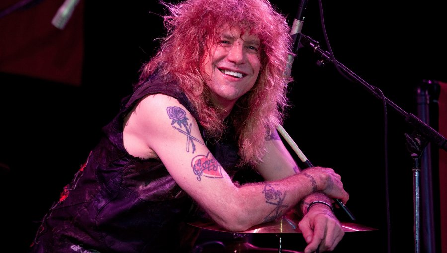 Steven Adler, ex baterista de Guns N' Roses, fue hospitalizado tras apuñalarse