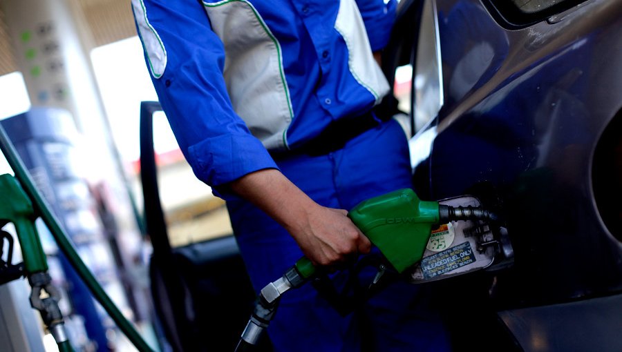 Enap informó que los precios de las bencinas caerán nuevamente este jueves