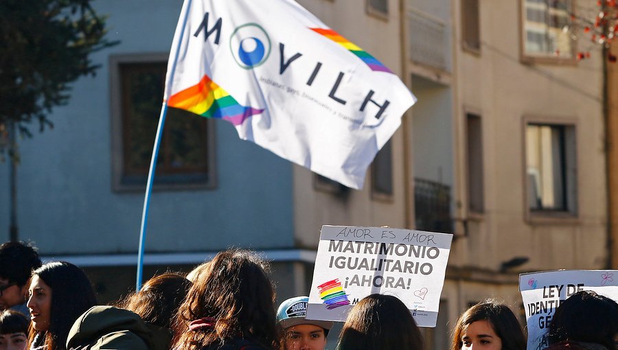 Movilh denunció agresión lesbofóbica contra joven de 20 años en Las Condes