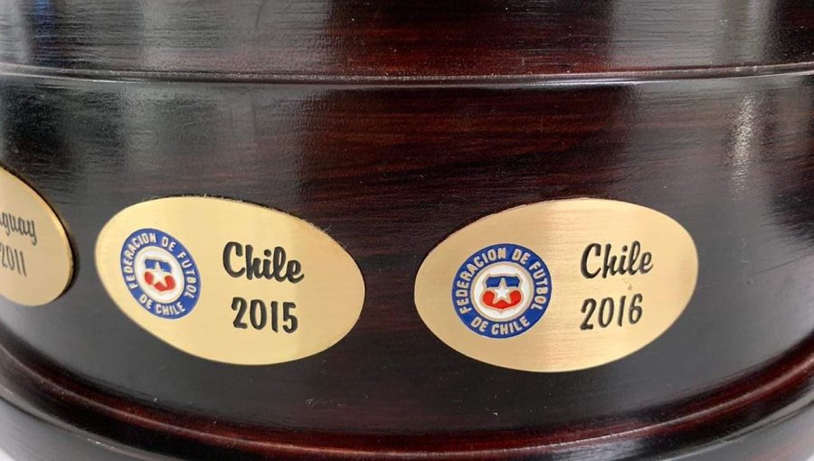 Trofeo de la Copa América tiene la placa de Chile campeón del 2016