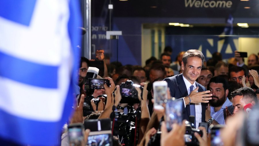 Kyriakos Mitsotakis toma posesión como primer ministro en Grecia tras ganar a Syriza