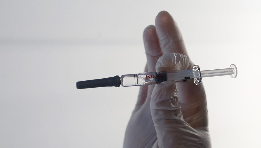 Investigan presunta vacunación masiva con la misma aguja en un colegio de Puente Alto