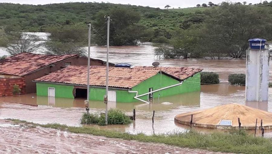 Fisuras en una represa de Brasil por fuertes lluvias obliga a evacuar una localidad cercana