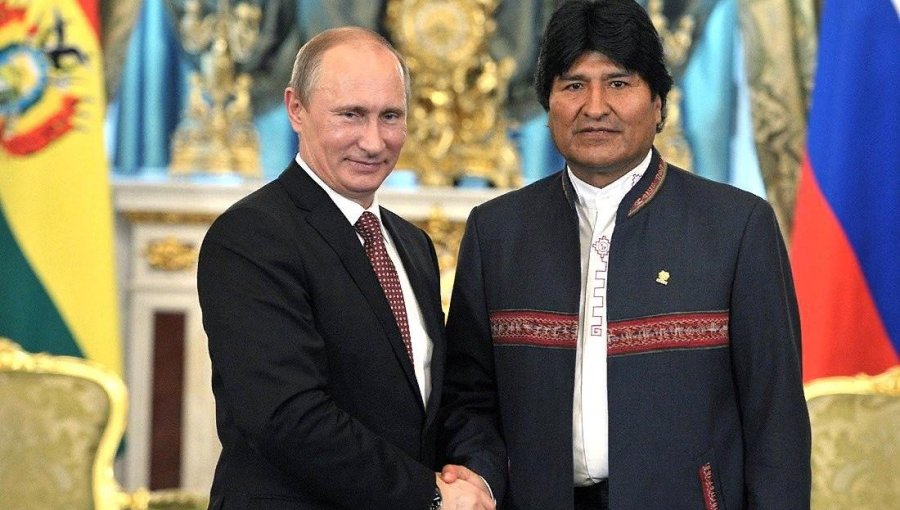 Evo Morales y Vladimir Putin firman acuerdos de cooperación económica en Moscú