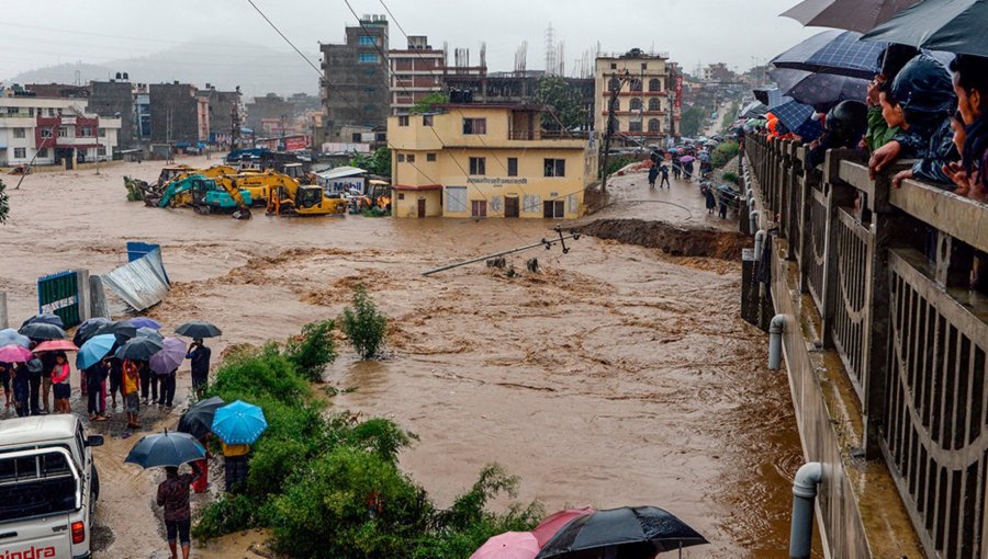 Asciende a 65 el número de fallecidos a causa de las inundaciones en Nepal