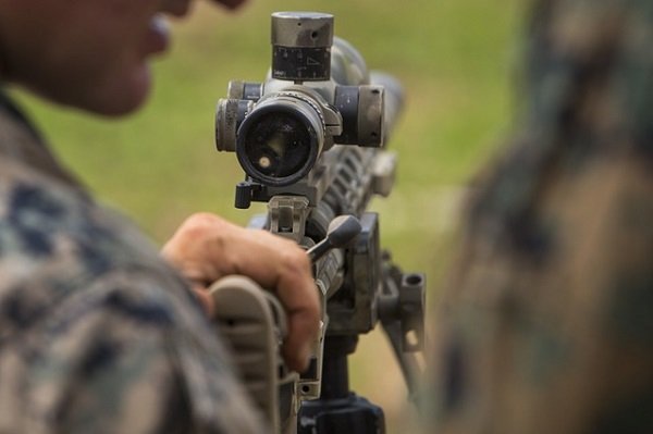 Fábrica del Ejército de Chile explicó que fusiles vendidos a civiles son un "arma deportiva"